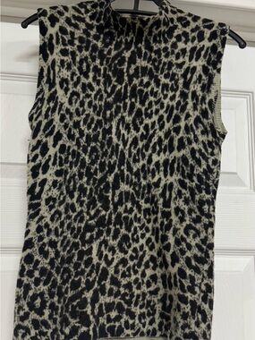 Guess Women's Black and light green Leopard Print Sleeveless Turtleneck Sweater